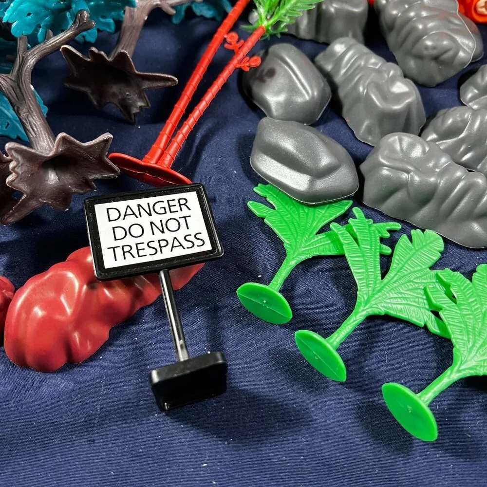 Lot Of 24 Dinosaur Environment Toys Plus Two Large Assembled Dinosaurs Kids Play